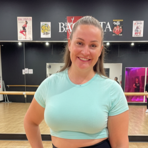 DANCE DAY Bachata dominican soolo alkeet-alkeisjatko klo 20 Vera